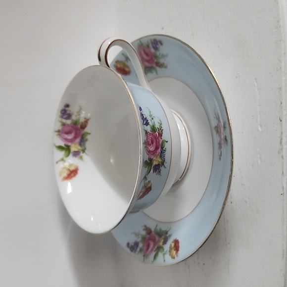 Vintage teacup and saucer by Noritake Japan blue white floral Gold Trim - Picture 4 of 9
